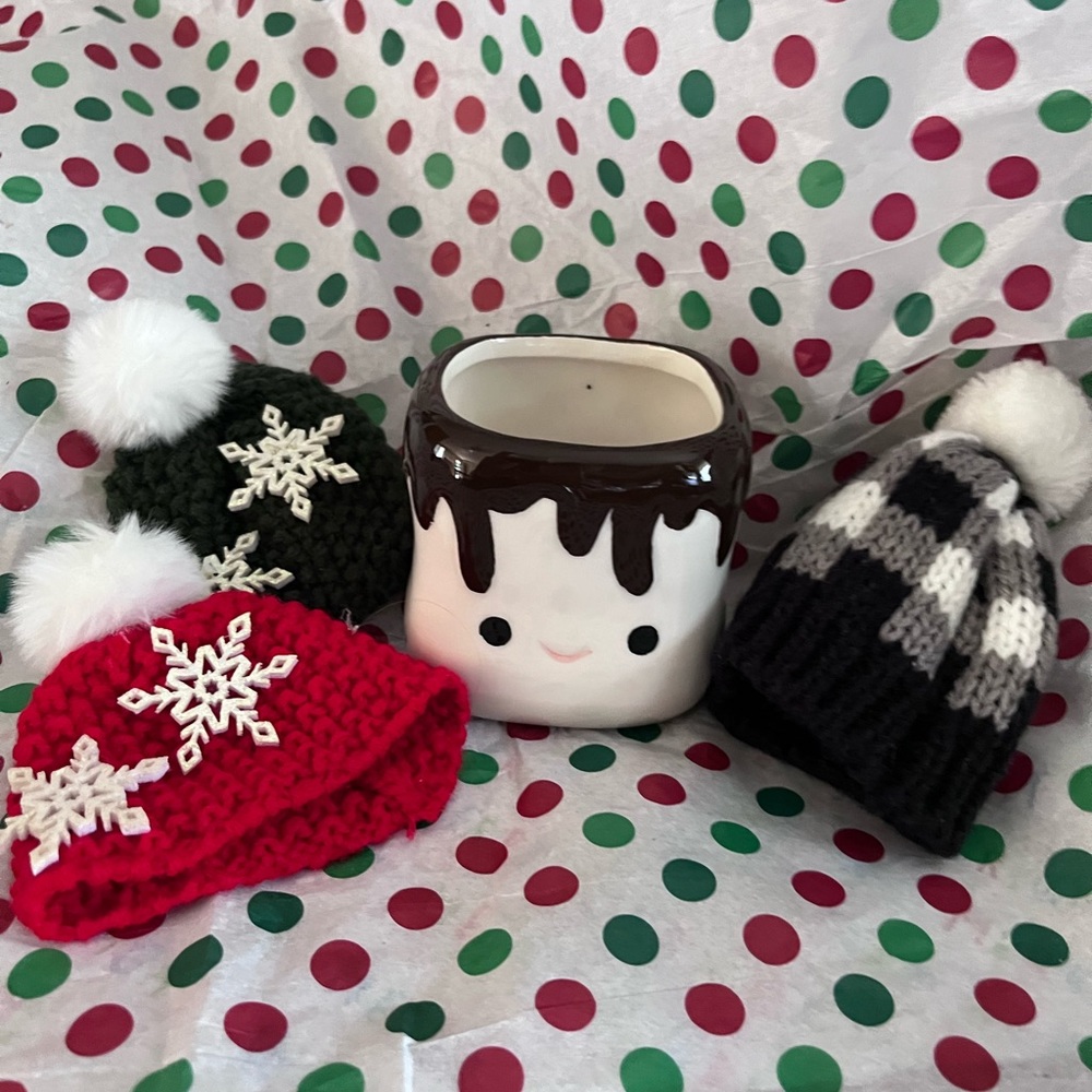 Marshmallow mug with 3 hats 🎄